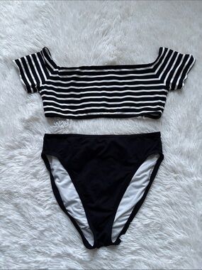 MICHAEL Michael Kors White and Black Swim Label Detail